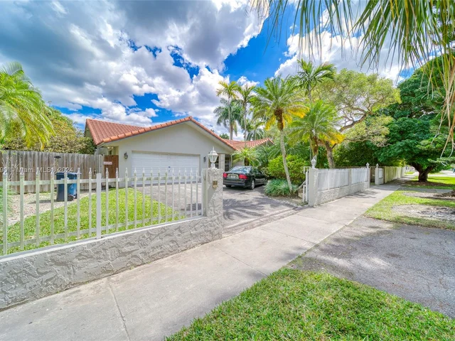 9855 SW 122nd Ave, Miami FL 33186