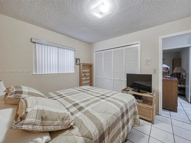 9855 SW 122nd Ave, Miami FL 33186