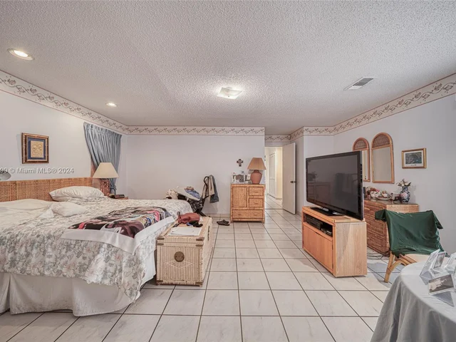 9855 SW 122nd Ave, Miami FL 33186