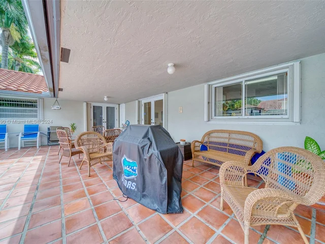 9855 SW 122nd Ave, Miami FL 33186