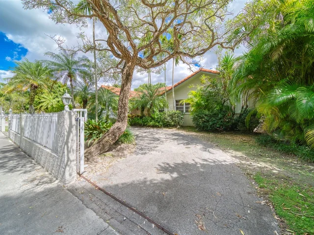 9855 SW 122nd Ave, Miami FL 33186