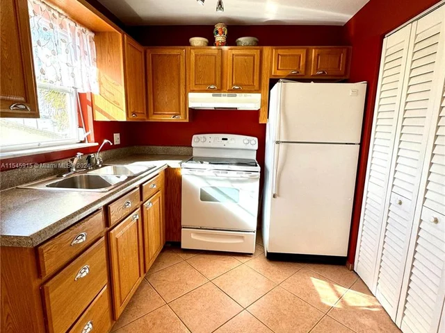 2840 Taylor St # 30, Hollywood FL 33020