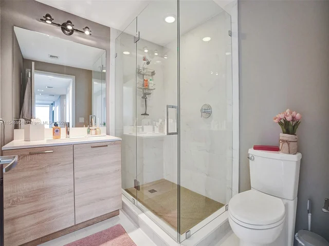 16385 Biscayne Blvd, North Miami Beach FL 33160