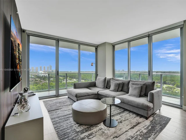 16385 Biscayne Blvd, North Miami Beach FL 33160