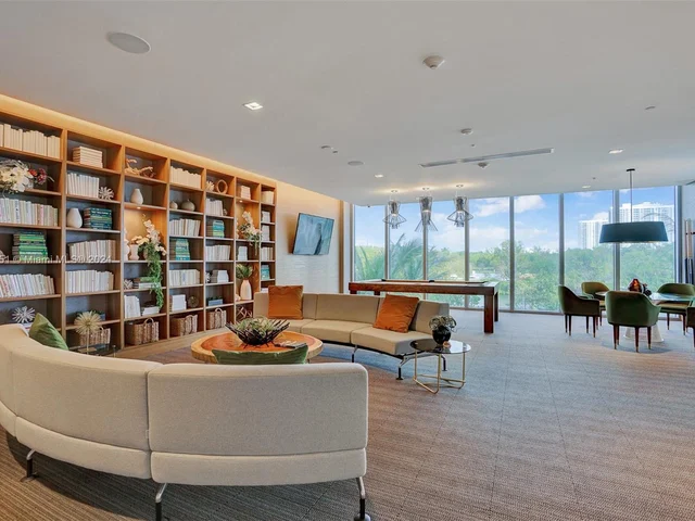 16385 Biscayne Blvd, North Miami Beach FL 33160