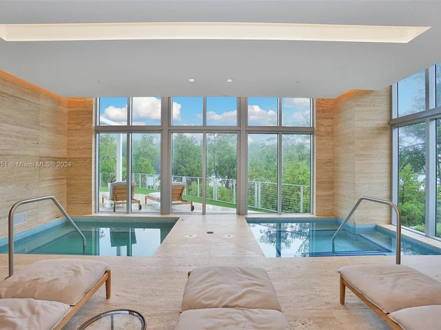 16385 Biscayne Blvd, North Miami Beach FL 33160