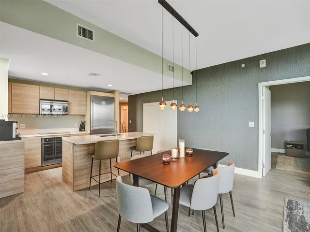 16385 Biscayne Blvd, North Miami Beach FL 33160