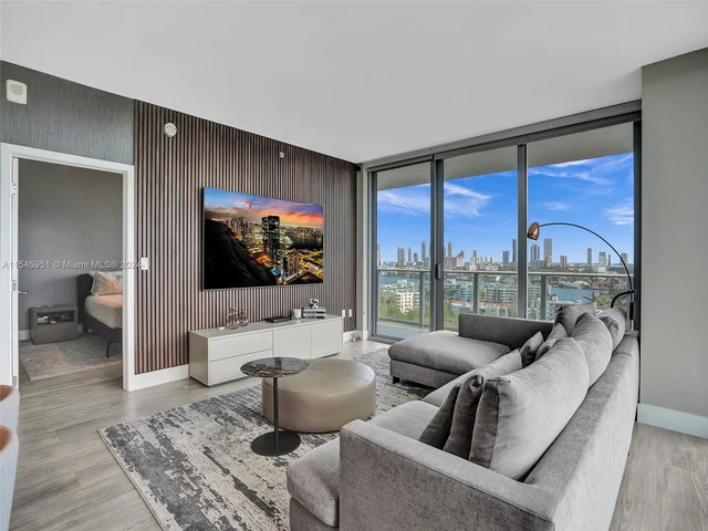 16385 Biscayne Blvd, North Miami Beach FL 33160