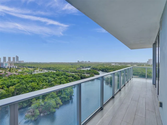 16385 Biscayne Blvd, North Miami Beach FL 33160