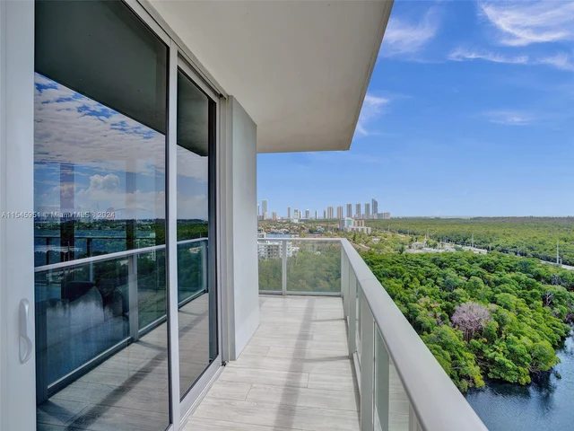 16385 Biscayne Blvd, North Miami Beach FL 33160