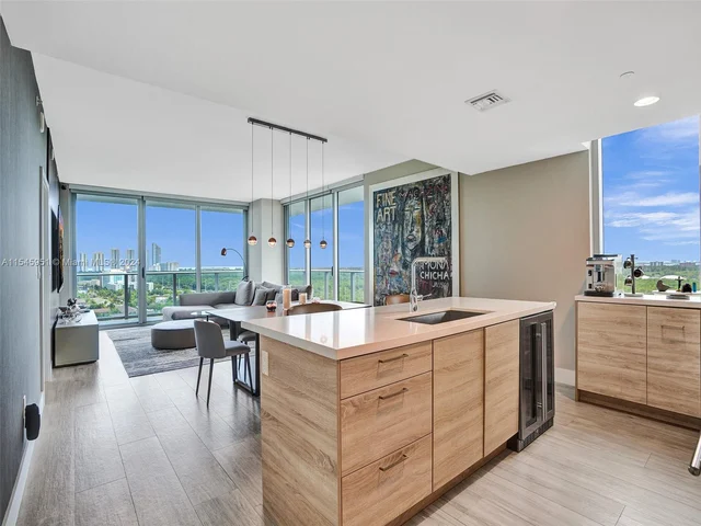 16385 Biscayne Blvd, North Miami Beach FL 33160