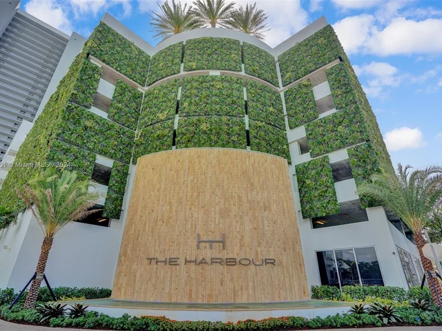 16385 Biscayne Blvd, North Miami Beach FL 33160