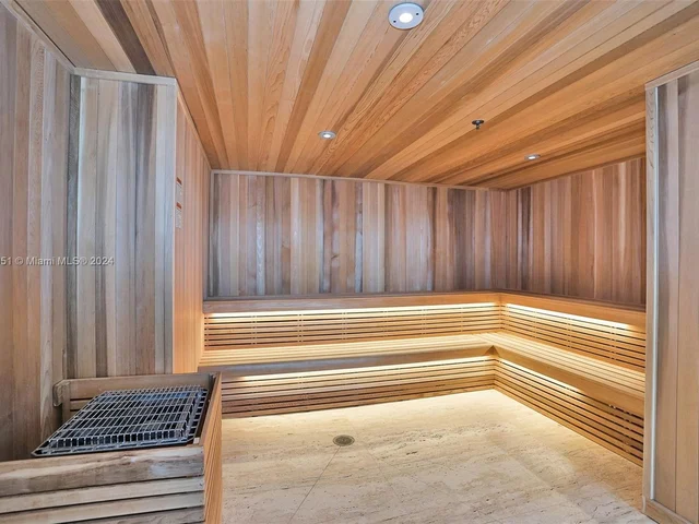 16385 Biscayne Blvd, North Miami Beach FL 33160