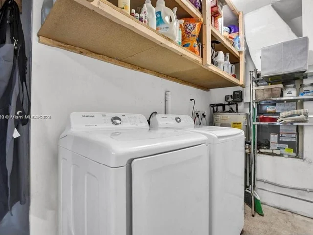 1811 N 40th Ave, Hollywood FL 33021