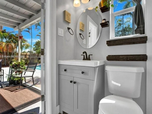 1811 N 40th Ave, Hollywood FL 33021