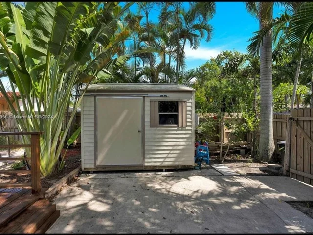 1811 N 40th Ave, Hollywood FL 33021