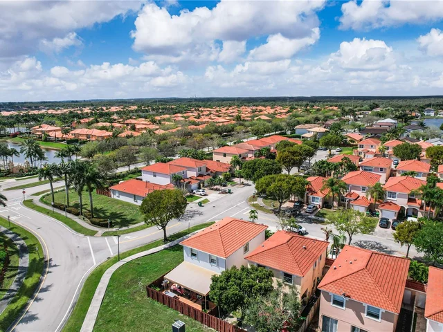 2527 SW 153rd Pl # 2527, Miami FL 33185