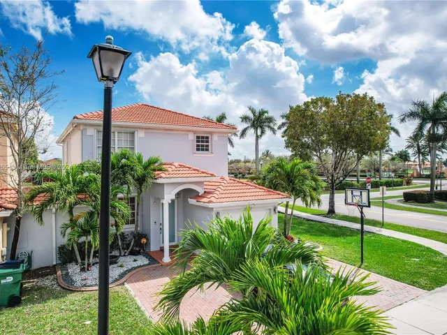 2527 SW 153rd Pl # 2527, Miami FL 33185