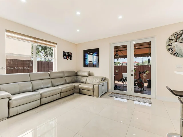 2527 SW 153rd Pl # 2527, Miami FL 33185