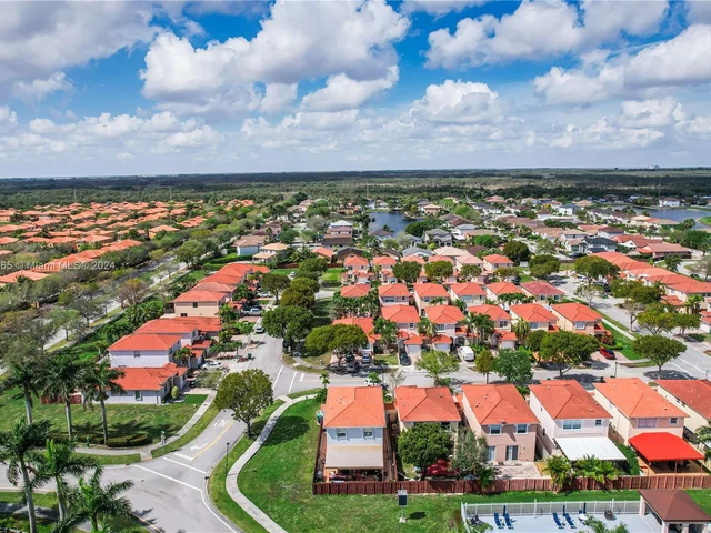 2527 SW 153rd Pl # 2527, Miami FL 33185