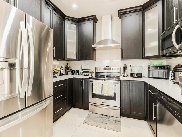 2527 SW 153rd Pl # 2527, Miami FL 33185