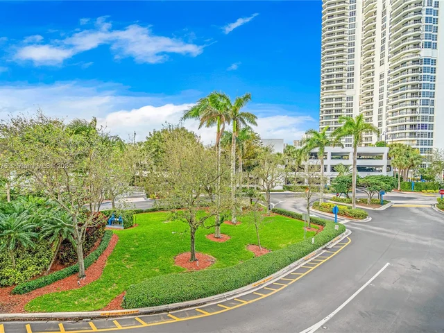 3530 Mystic Pointe Dr # 309, Aventura FL 33180