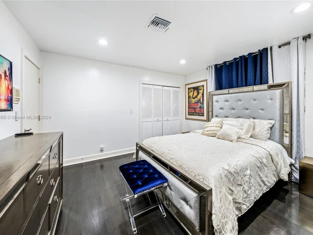 5820 Palm Tree Rd, Plantation FL 33317