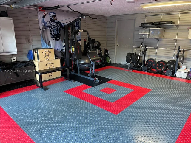 5820 Palm Tree Rd, Plantation FL 33317