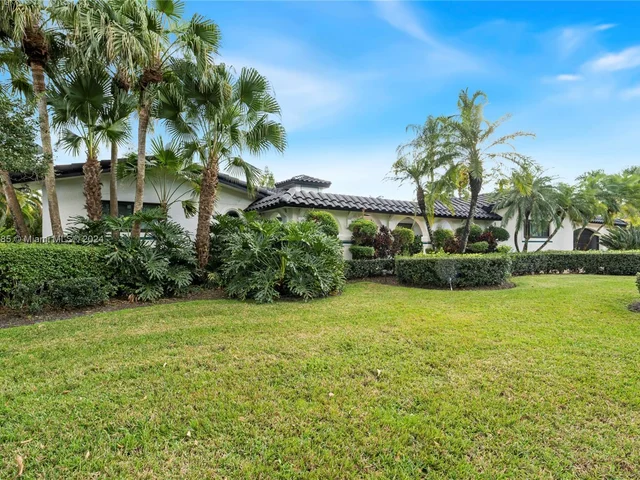 5820 Palm Tree Rd, Plantation FL 33317