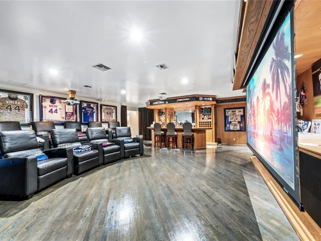 5820 Palm Tree Rd, Plantation FL 33317