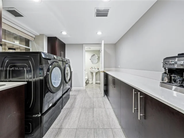 5820 Palm Tree Rd, Plantation FL 33317