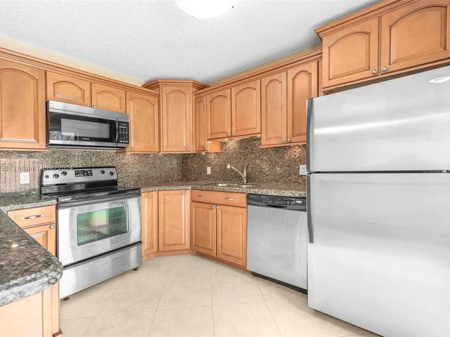 2600 Garden Ct, Cooper City FL 33026