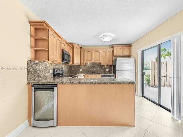 2600 Garden Ct, Cooper City FL 33026