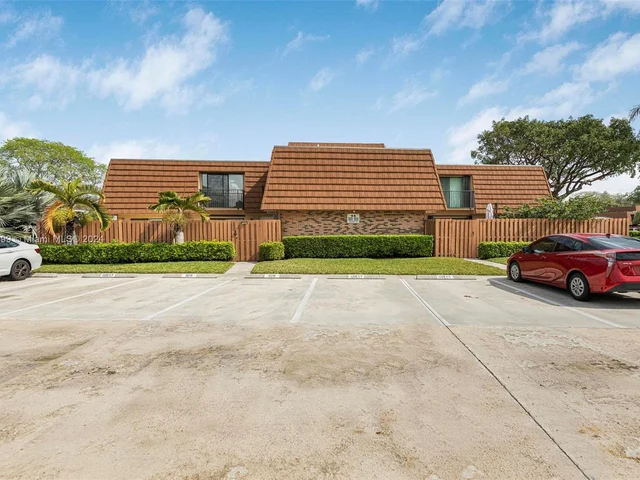 2600 Garden Ct, Cooper City FL 33026