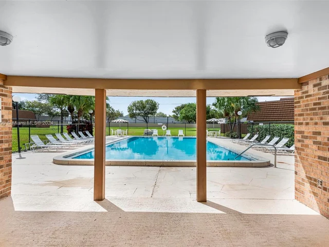 2600 Garden Ct, Cooper City FL 33026