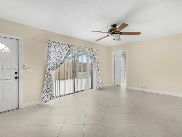 2600 Garden Ct, Cooper City FL 33026