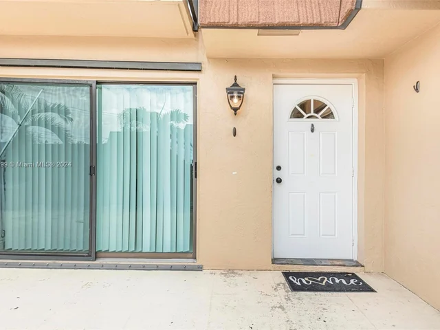 2600 Garden Ct, Cooper City FL 33026