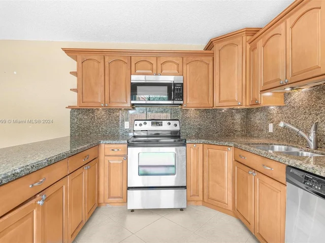 2600 Garden Ct, Cooper City FL 33026