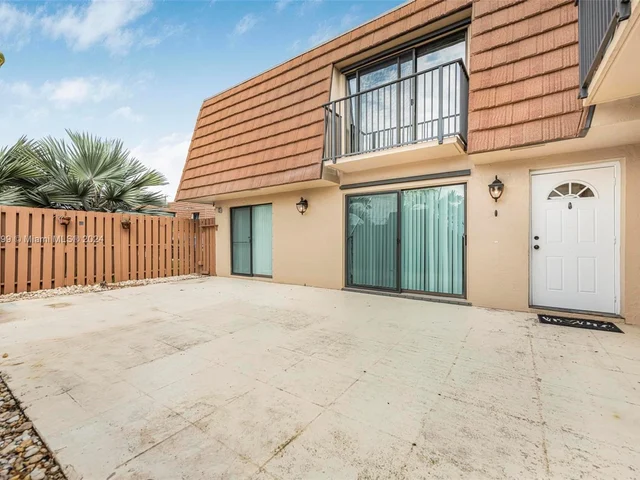 2600 Garden Ct, Cooper City FL 33026