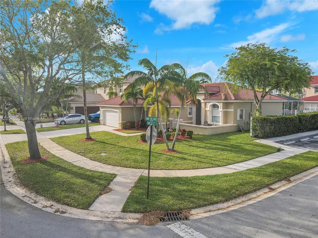 19113 NW 23rd Ct, Pembroke Pines FL 33029