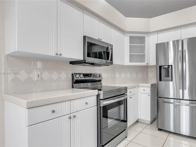 19113 NW 23rd Ct, Pembroke Pines FL 33029