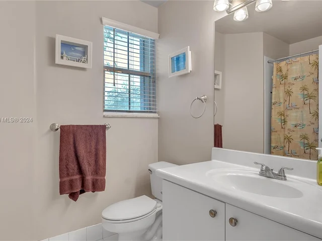 19113 NW 23rd Ct, Pembroke Pines FL 33029