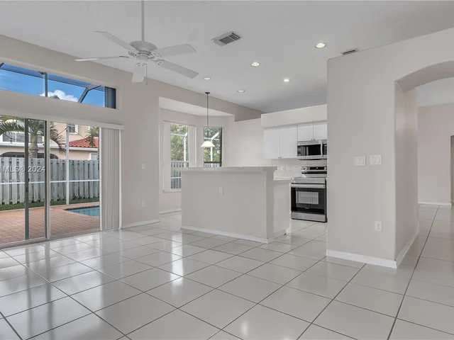 19113 NW 23rd Ct, Pembroke Pines FL 33029