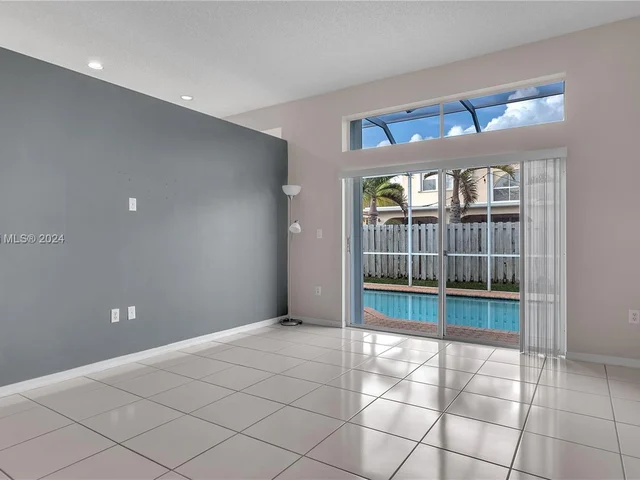 19113 NW 23rd Ct, Pembroke Pines FL 33029