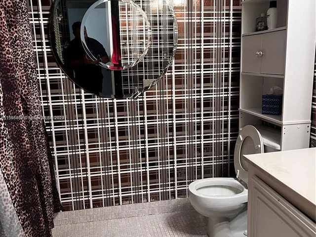 1000 Parkview Dr # 807, Hallandale Beach FL 33009