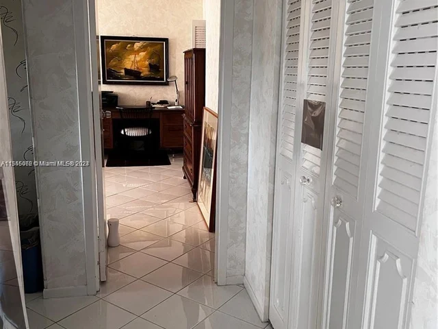 1000 Parkview Dr # 807, Hallandale Beach FL 33009