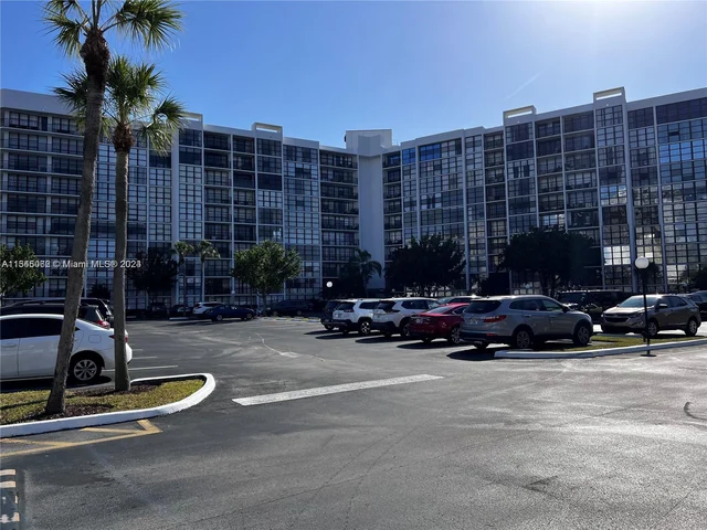 1000 Parkview Dr # 807, Hallandale Beach FL 33009