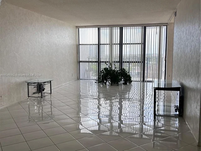 1000 Parkview Dr # 807, Hallandale Beach FL 33009