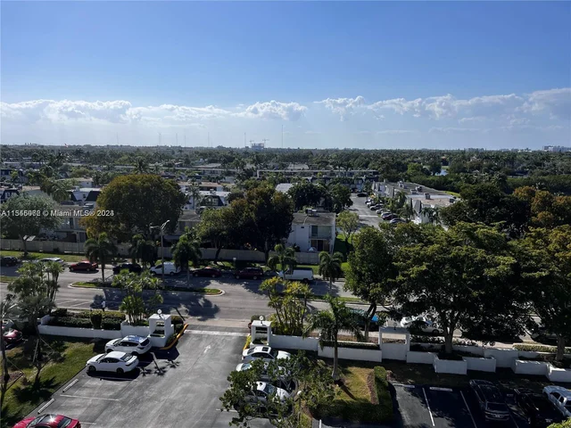 1000 Parkview Dr # 807, Hallandale Beach FL 33009