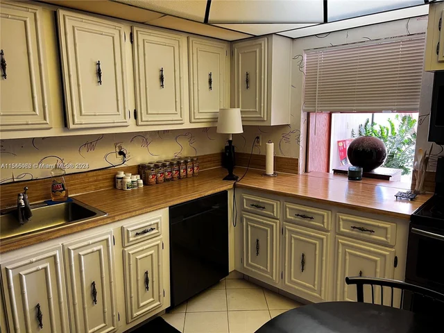 1000 Parkview Dr # 807, Hallandale Beach FL 33009